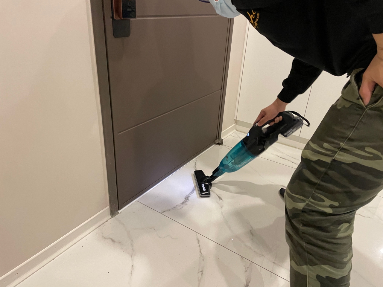 arpha電子鎖安裝完成清潔現場